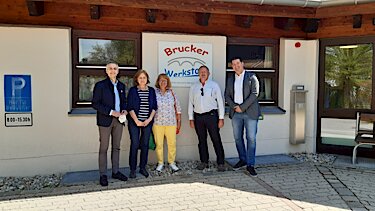 Bürgermeister Norbert Seidl beim Besuch der Brucker Werkstatt für Menschen mit Behinderung. 